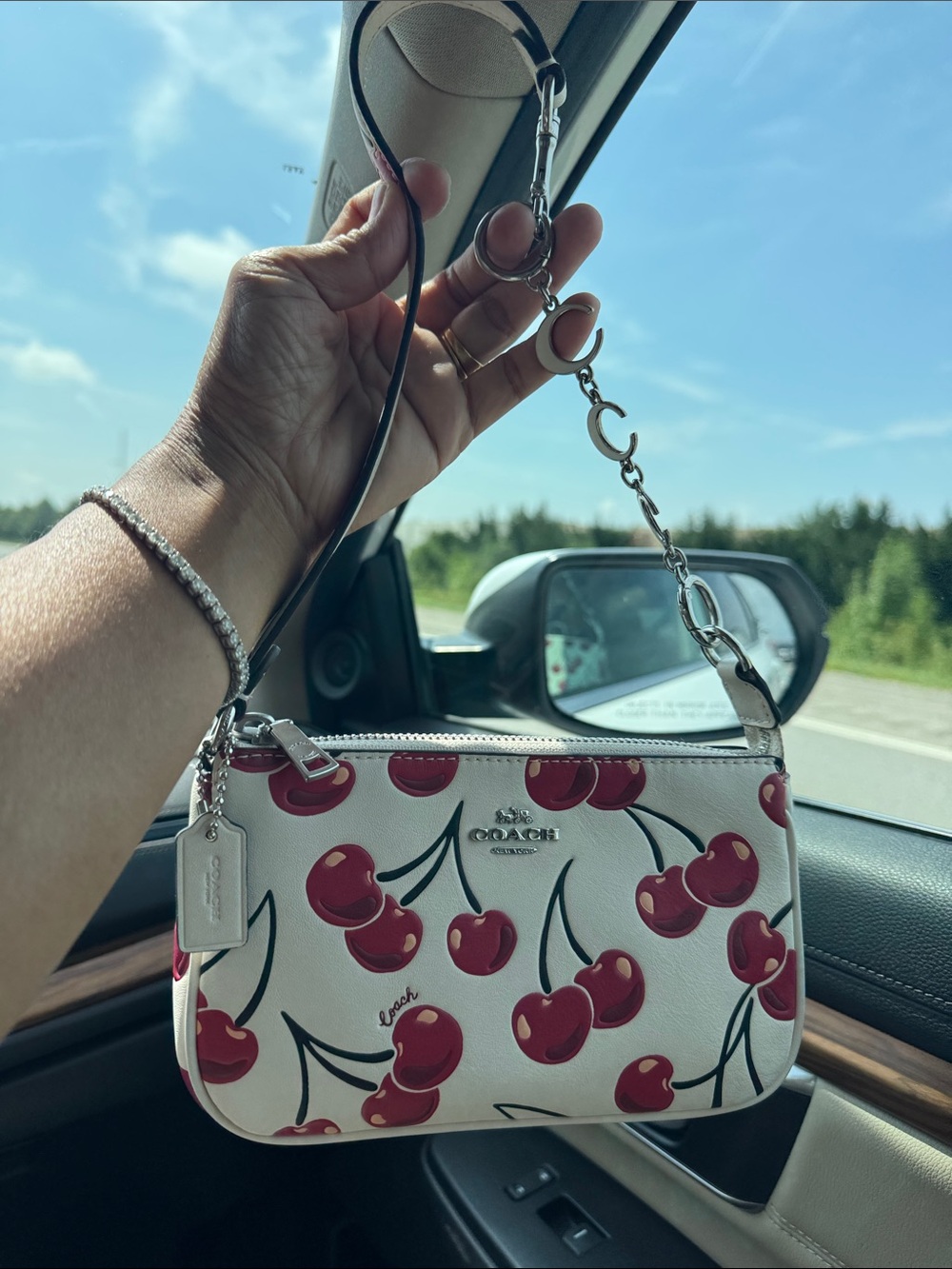 Coach CZ012 🍒Nolita 19 2in1 bags With Cherry Print White 🍒 & extra chain